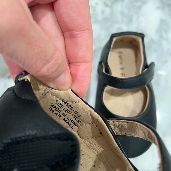 Baby girl shoes 3 pairs size 6-9 months - Picture 4 of 5